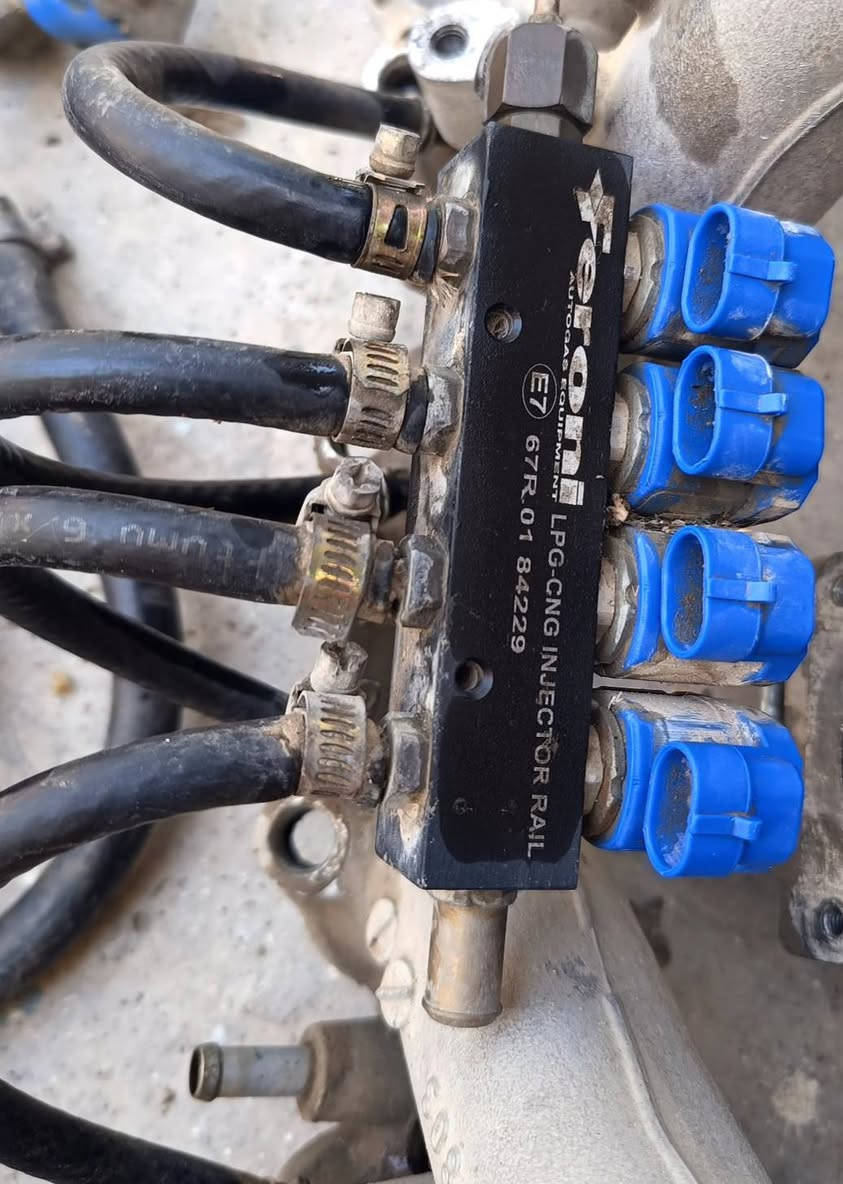 السلام عليكم 
منضومة غاز ايطالية Lpg   4 سلندر للبيع كاملة بدون اي نقص السعر 190 الف وبيها مجال مكاني بغداد ***********
