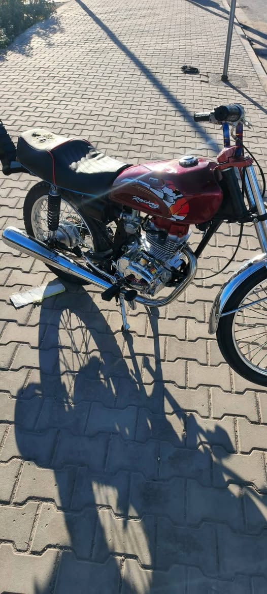 دراجه البيع صاصي أحمد اشهاب دراجه تعمير جديد زيرو بل جيس البيع اني مكلف بل نشر اتصلو عله راعيها ***********،، السعر ٨٥٠ ،، وبيها مجال
