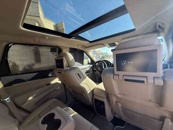 السلام عليكم جيب  لمتد  بلاص 2019 خليجي كفاله عامه  عدا رصعتين مسحوبات بيدي ار اقل الاصبع فول مواصفات على وضع الشركه كير ومكينه كفاله السعر 300 ورقه بيها مجال للاستفسار الاتصال على الرقم ***********
