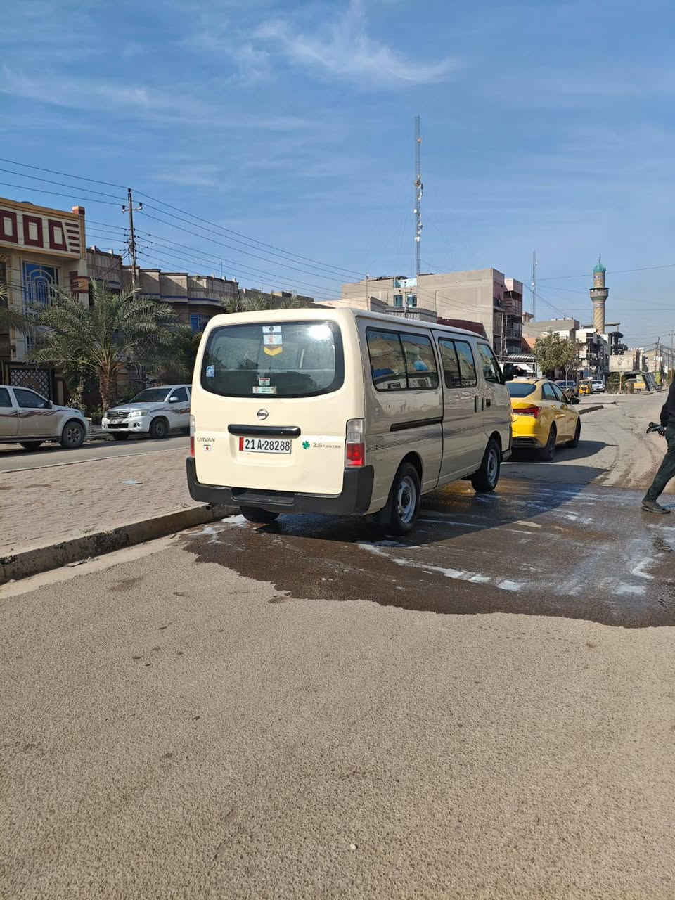 كيا نيسان اورفان موديل 2011
خاكيه مكفولة ماعدا بيها ضربه صغيرة  بصفحه  رقم سليماني *********** خاص
