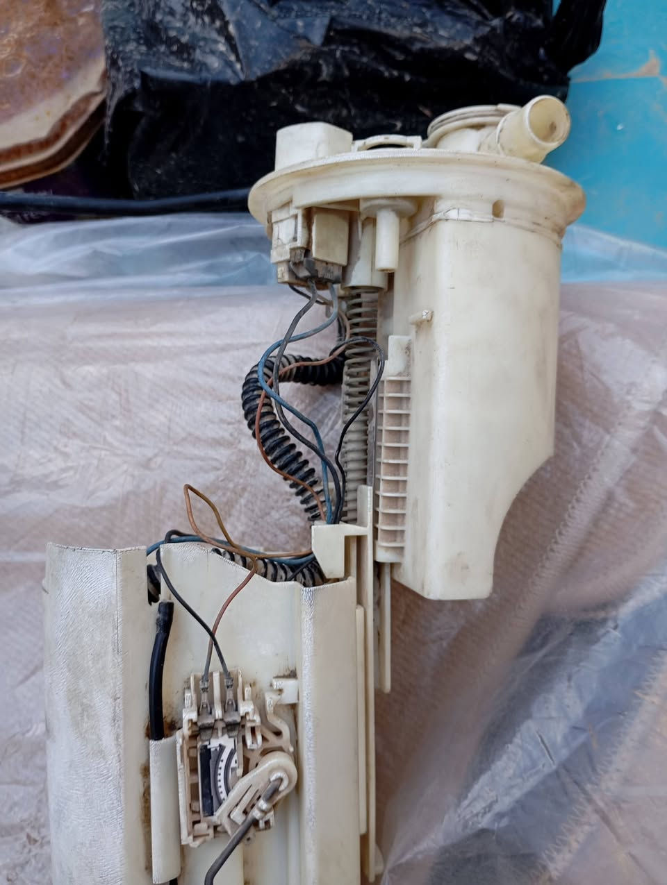 ارضيات كامري 
25000 بدون توصبل 
30000 مع التوصيل 
3 قطع السائق مع جنب السائق والخلفيات يجن قطعة واحدة
قاعدة فيت بم ب 35 كامري موديل 13 
***********
