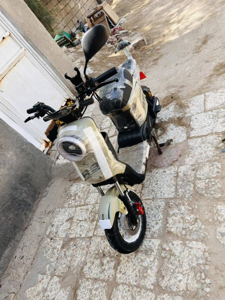 السلام عليكم للبيع دراجة شحن R9 ونلي بطاريات جوة 3 22 امبير بيهن وحده تافخه وثنين توه بده وكف ماستمر وفوك 2 جدد 32 امبير دراجة كاملة تشتغل وتمشي ماتهبط ولا تصرف شحن سعرها 300 قفل 🔒 العنوان البصرة الهارثة للاستفسار ***********
