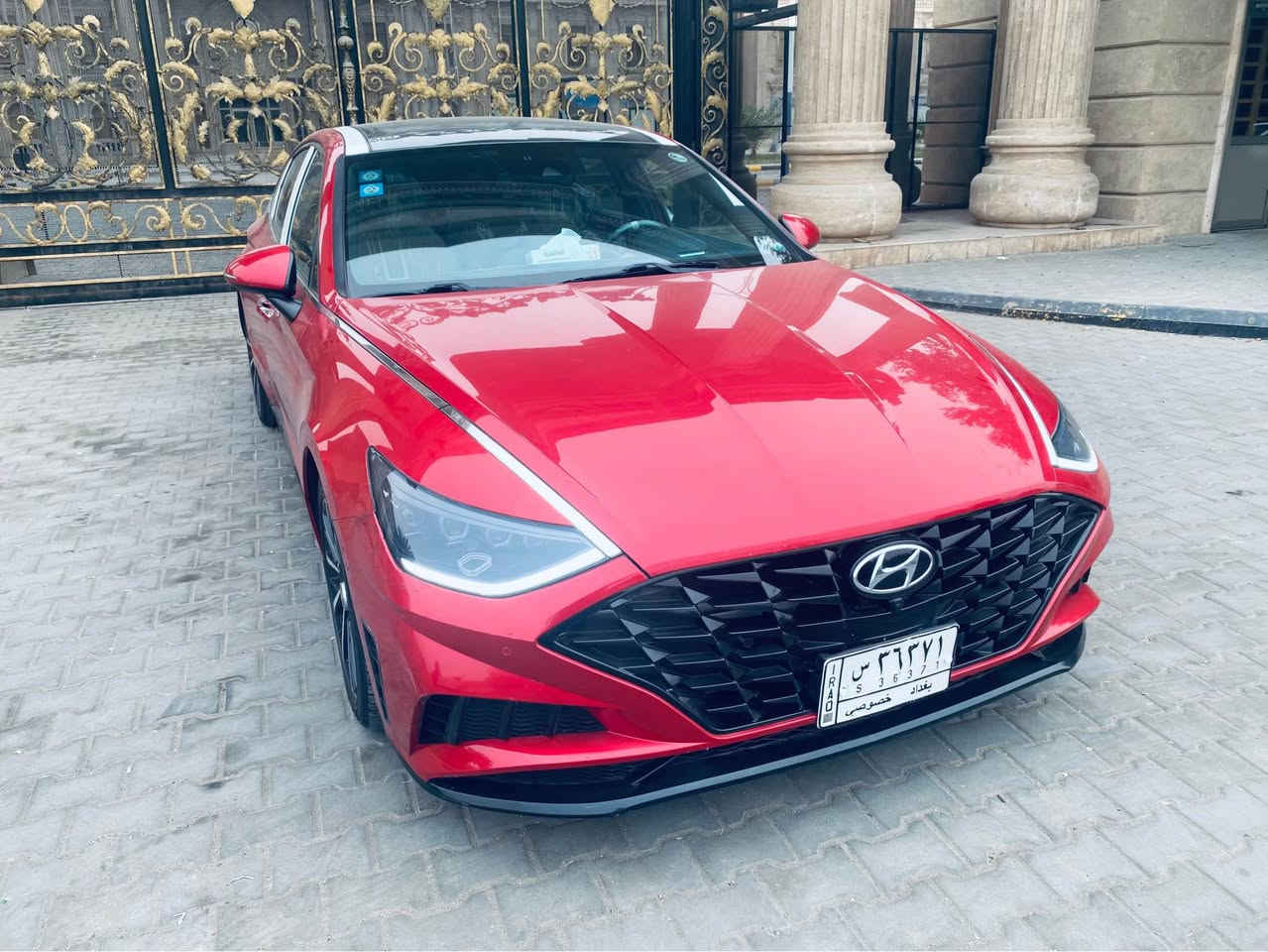 الفئة الوحيدة اللي تجي بيها 
١- داتا شو بالزجاج الامامي 
٢- كاميرات محيطية ( 4 كاميرات )
٣- تحريك بالبصمة للامام و الخلف 
٤- الكشنات الامامية تبريد + تدفئة
٥- الكشنات الامامية اثنينهم كهرباء 
+ كشن السائق وضعيتين خزن ميموري 
٦-  ( 6 حساسات امامية )

مواصفات السيارة الباقية ………….. 
محرك 1600 توربو … طيارة و اقتصادي جداً 
سقف بانوارما قطعتين
قطعتين تبريد … امامي + خلفي
سستم سماعات Bose متكون من 12 سماعة
مع مضخم صوت خارجي 
الزجاج الامامي و الخلفي اوتو
رادار امامي و خلفي و جانبي 
حساسات امامية و خلفية
نقاط عمياء عند تغيير المسار 
حساسات بالابواب للتنبيه عند فتح الباب و سيارة قادمة من الخلف 
شاشة كبيرة ( تختلف عن باقي الفئات ) 
تدعم الكار بلي و الاندرويد اوتو
قيادة ذاتية 
شاشة رقمية للعدادات و الكيجات متغيرة عند تغيير نظام القيادة
4 وضعيات للقيادة 
‏Normal-costum-sport-sport plus
انارة داخلية متغيرة 7 الوان بالدشبورد و الابواب 
نظام المحافظة على المسار 
كروس ( تحكم بالسرعة )
شاحن وايرلس لاسلكي 
منافذ للشحن امامية و خلفية
تبريد بيانو 
قطعتين تبريد امامي و خلفي
تبريد منفصل للراكب و السائق
دخول ذكي و انارة ترحيب 
قفل ذاتي عند الابتعاد 
فتح الصندوق الخلفي عند الاقتراب 
اشارات بالمرايا الجانبية 
تشغيل عن بعد 
انارة led امامية
بگ لايت خلفي led 
تدفئة ستيرن
نظام Auto Hold
يعني بالازدحام تضغط البريك ضغطة وحدة و تشيل رجلك تبقى السيارة لازمة بريك لحد ما تضغط عالبنزين يلة تمشي 
نظام تنبيه اذا تحرك السير وانت بقيت واكف تنبهك
الماسحات الامامية اوتو بالمطر
ويل كب بلادي حجم 18 
تخم اطارات بيرلي بلادي مال سيارة
هاند بريك بصمة كهربائي
نظام ترحيب صوتي

سيارة جديدة و كل شي على وضع الشركة كير محرك كهربائيات راديترات منظومة التبريد و غاز الشركة البلادي
تبريدها بشرط ( ثلاجة ) باقصى درجة حرارة
سنوية جديدة ، البصرة, العراق


**إذا كنت صاحب هذا الإعلان وتريد حذفه لأي سبب، رجاءا أرسل رسالة إلى الدعم الفني**