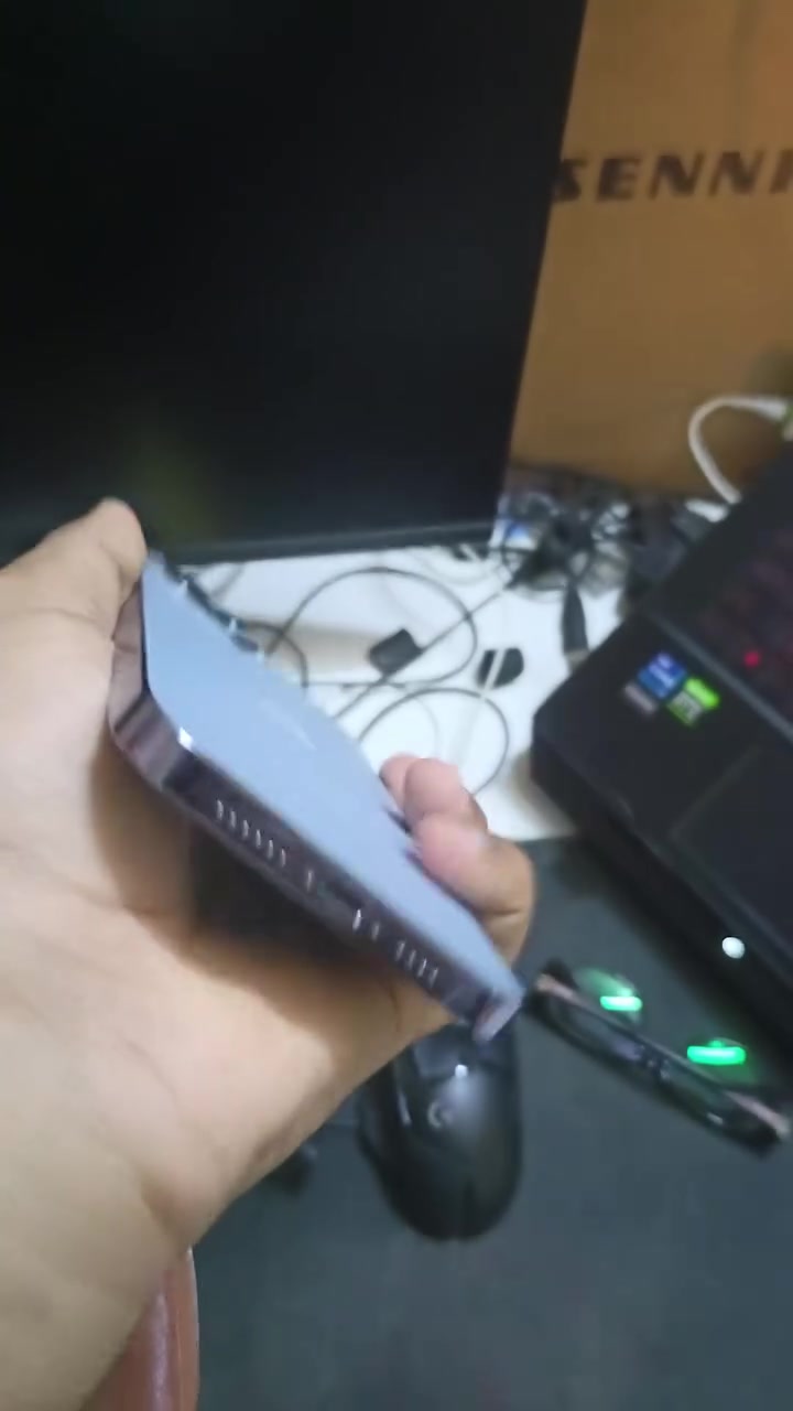 13 pro max 

بطاريه معلايه من ٨٨ ل ٩٦

لون بحري 

نضافه ٩٩٪؜

غير مفتوح 

نموذج C/A

ملحقاته كارتونته وحافضه اصليه 

سعره ٧٥٠ وبي مجال قليل 

مكاني السدير قرب المستوصف القديم. 

للتواصل واتساب ***********
