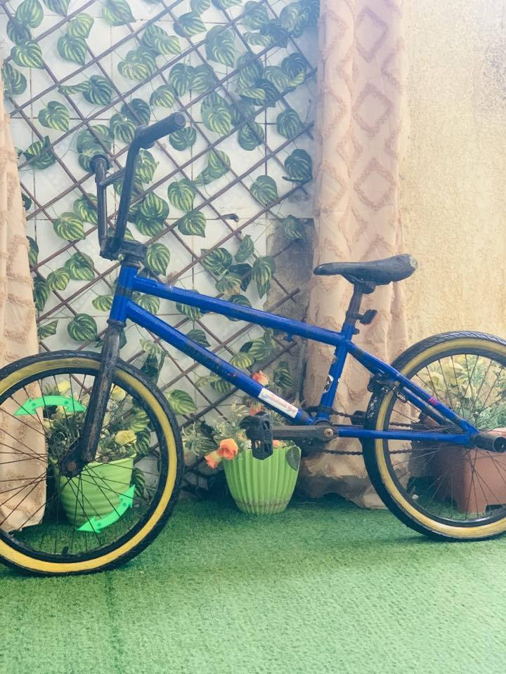 بايسكل نوع بي ام اكس نضيف يخبل سعره90وبي مجال قليل تواصل فقط ع هاذه رقمي ‭0775 483 0873‬وبيك خير ودلل منطقة الكريميه♥️
