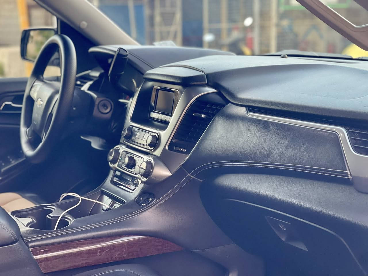 سلام عليكم     سعر مناسب جدا 277$
تاهو للبيع موديل 2015   
للبيع   بوليسي        7 راكب  
مكان سياره بغداد 
الصالحيه  مجمع 28 نيسان  
هاتف ‭0772 744 4002‬
