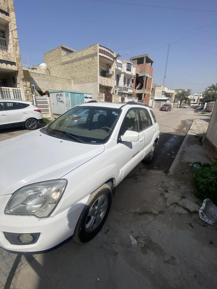 السلام عليكم سبورتج 2010 مكفوله من الضربه وصبغ وارد خليجي مكينه 2000 كير مكينه صدر تايرات مكفوله فتحه شاشه كامره سياره جاهزه السعر 120 وبيه مجال *********** 
*********** 
بغداد شارع فلسطين
