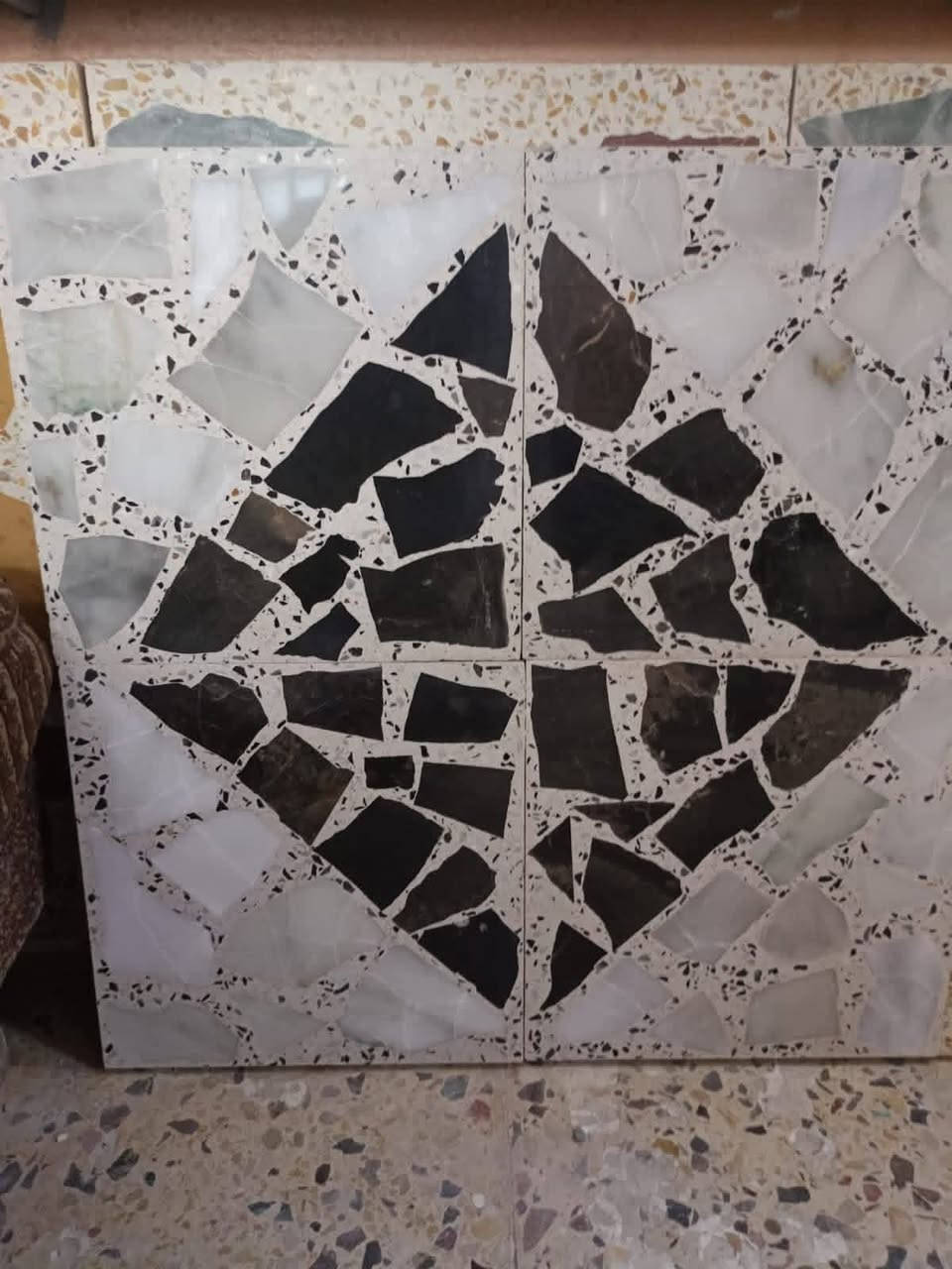 كاشي عراقي شغل النجف شغل درجه اولى عالي الجوده ضمان الجوده سمنت ابيض واسود درجه اولى شرط ضمان حي الحرفين خلف البانزين اي ستفسار خاص او وتساب *********** النجف, العراق
