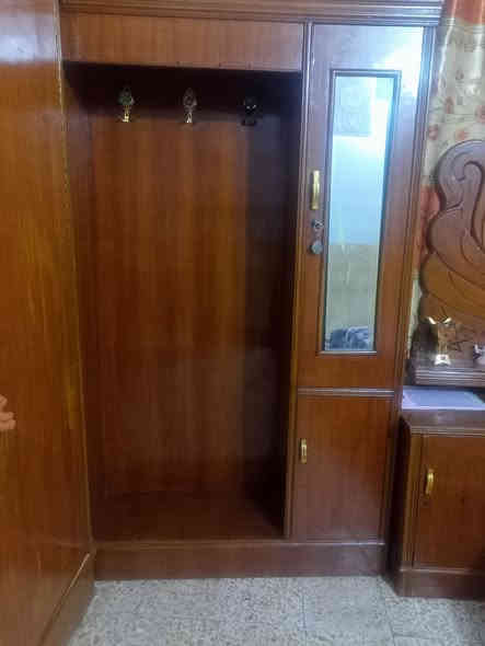 السلام عليكم غرفه اخشاب للبيع اختي الجديده مستعمله السعر 500 مكاني كوفه حلوه رقم تليفون***********
