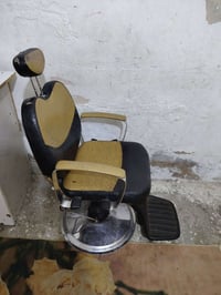 كرسي حلاق • نظيف • حي النصر