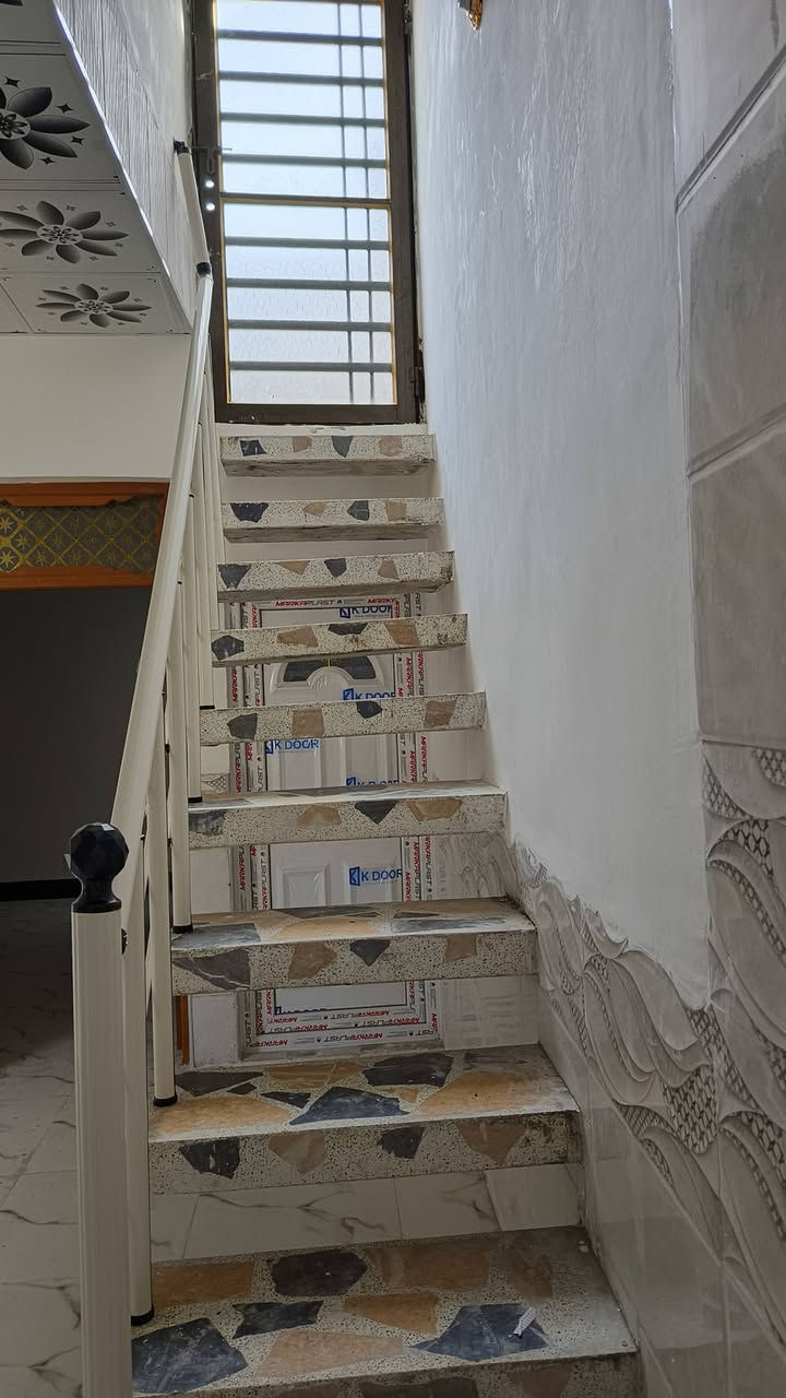 سلام عليكم  50 متر للبيع بناء بلوك وعكاده تجعيب طابوك سقوف ثانويه ارضيه بورسلين يحتوي على غرفه او صاله وصحيات  ومطبخ  شارع المطار بشارع علكم بشارع حاتم الخير نهايت المقرنص بل بدايه


**إذا كنت صاحب هذا الإعلان وتريد حذفه لأي سبب، رجاءا أرسل رسالة إلى الدعم الفني**