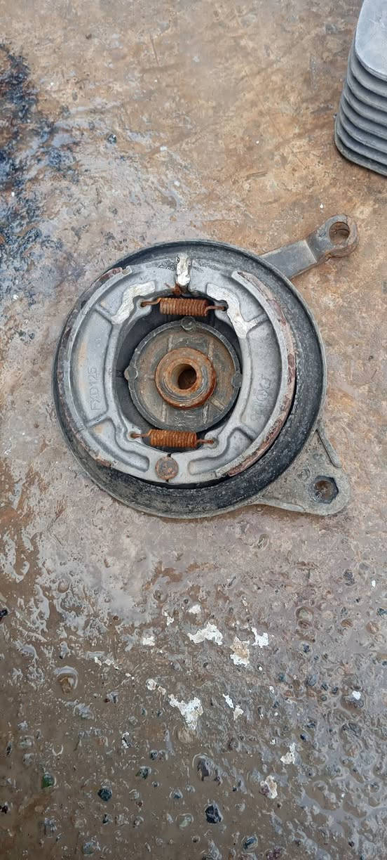 سلام عليكم للبيع غراض دراجه 1صالنصه كاتم 15. 2صالنصه صوت 20 .3صالنصه رياضي 30 . كور 150 . 20 صنيه مال 5كير هيه ول بنزات 15 قبغ زنجيل 4 .***********
