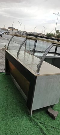 ميز مطاعم • جهاز همبركر • نضيف