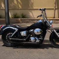 شادو 400cc عليها ادامة كاملة مابيها اي نقص مكفولة عام تشغيلتها الصبح ر...