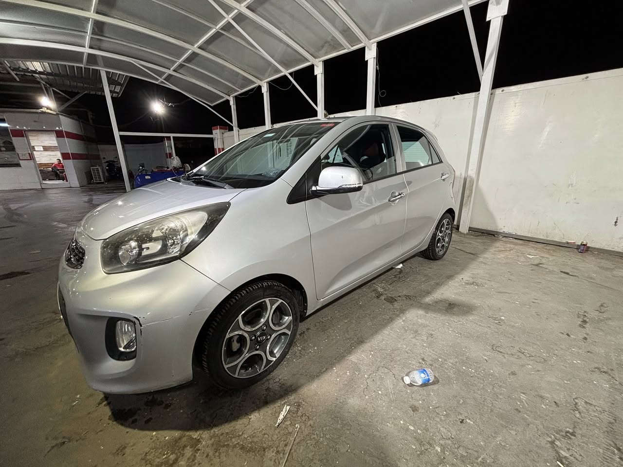 كيا بيكانتوا
 خليجي٢٠١٦
فول مواصفات
بصمة
فتحة سلايد
اللون سلفر
ماشية ٥٥ الف فقط
تخم تاير جديد
كشنات جلد مشمشي
جام كهرباء
كامرة خلفية + شاشة اندرويد
حساسات خلفية

السعر : 10,000$دولار وبيهه مجال 

***********
