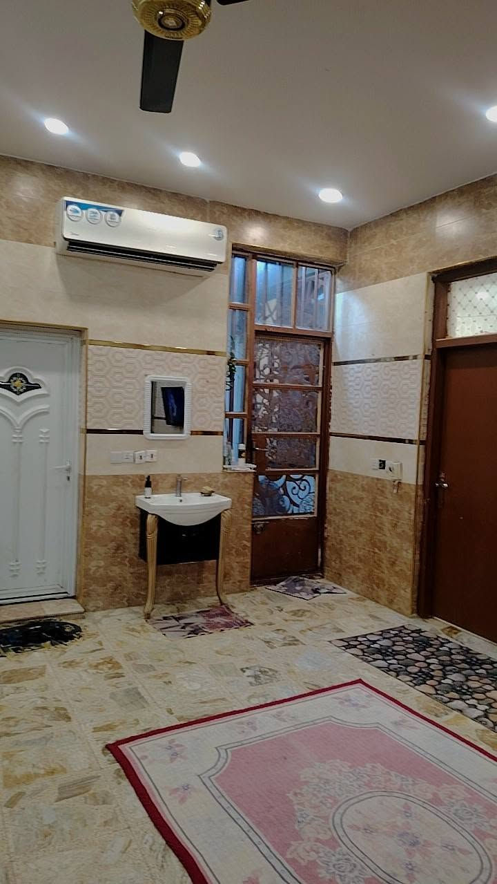 بيت للبيع في السده شارع ١٥ طابق واحد كامل مساحته ١٠٠ متر مربع للاتصال عل الرقم *********** السعر ١٠٥ وبي مجال واذا اكو مرواس حسب الاتفاق
