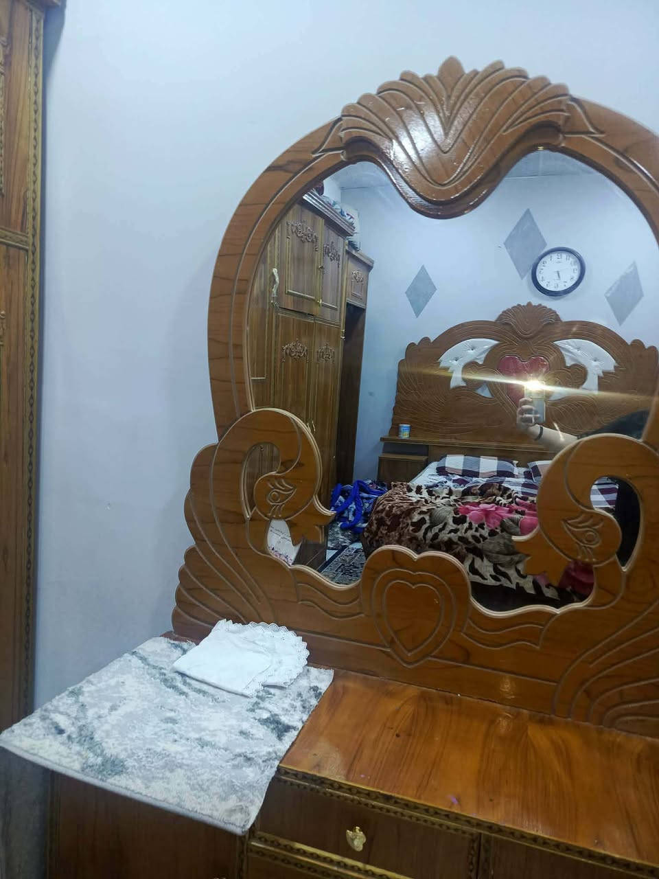 السلام عليكم غرفه نوم للبيع نضيفه مكان النجف السعر 600 وبيها مجال *********** واتساب
