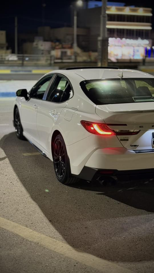 السلام عليكم
كامري هايبرد 2025 CAMRY SE+   HYBRID 

الون : ( ابيض )
        حجم المكينه : 2500 
       نظام الحركة : 2WD سحب 
المواصفات :
   0. فتحة سقف 
1. شاشة كبيرة  كاربلَي
2. كامرة خلفية 
3. بصمة 
4. شحن وايرليس
5. رادارات جانبيه360
6. تشغيل عن بعد 
7. قطعتين تبريد
8. هندبريك بصمه
9. كشنات جلد ، كهرباء 
10. ثلاث انظمة قيادة 
*مرقم بغداد  
*السيارة مكفولة من الصبغ و التبديل و البارد والشخط حتئ الدعاميات كلين .
 
السعر:  (اطلب السعر في التعليقات سيأتي إليك خاص مباشرة )
او الاتصال *********** او واتساب
