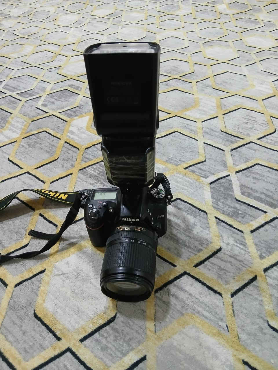 كامره نيكون للبيع 7200   مالحقاته  عدسه  رام جنطه بطاريه شاحنه  توصيل موجود      ***********

