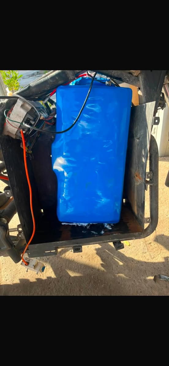 تم انجاز بطارية ليثيوم لدراجة شحن بطح
72 v     45A    
تقطع بل شحنة الواحدة 70 كيلو مع حجم ملف 5000 واط  كل ما يصغر حجم الملف تزيد المسافة 
هاي البطارية بديلة عن 6 بطاريات حامضي  المسطرة 
وزنهة فقط 15 كيلو  و البطاريات البلاديات وزنهم 65 كيلو 
عمرهة الافتراضي 5 سنوات  واكثر 
ضمان 3 اشهر صيانة 
متوفر لجميع الدراجات او جميع الاستعمالات تصنيع بطاريات ليثيوم 
بطاريات جميعها فوسفات حديد امان اكثر وغير قابلة الانفجار او احتراق عكس اليثيوم ايون 
مكان بغداد دورة مهدية 
استفسار ***********
