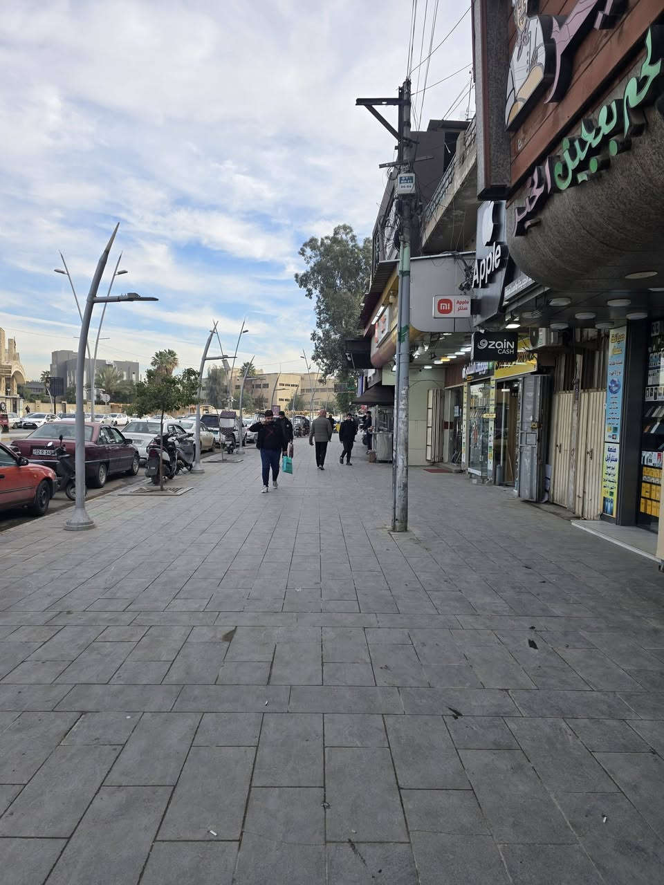 السلام عليكم بيت تجاري للبيع المساحه  200 متر واجه 10 نزال 20 الموقع مجموعه الثاقفيه طبك مطعم النخيل   أستفسار على الرقم ***********//***********
