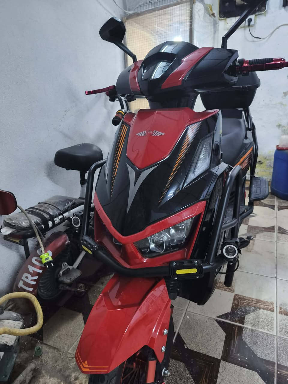 ماطور سكنس مدرع شركه ABR كلو شرط نضيف فول اخو الجديد 
لايت عالي ناصي رماش قوي بلاجكتورات ليزرية بالصفايح
6 باتري شرط 72 فولت وملف 1500 اقتصادي بالشحن
4 سرعه 99 
سعرو 700 الشراي يتصل او يراسل عل خاص 
***********
