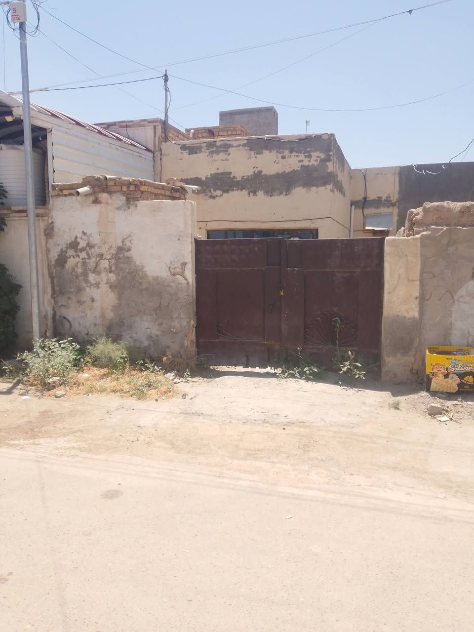 من رحضه مدير الكروب سلام عليكم
مشتمل للايجار في حي ابو سديره

مساحته 100متر

يحتوي على 

استقبال 

مطبخ

صاله

غرفه 

مجمع صحيات داخليه و خارجيه

مكتب الوارث لعقار
شيخ أنمار الدليمي 
 بإدارة
 عبدالله الجناحي 

***********
