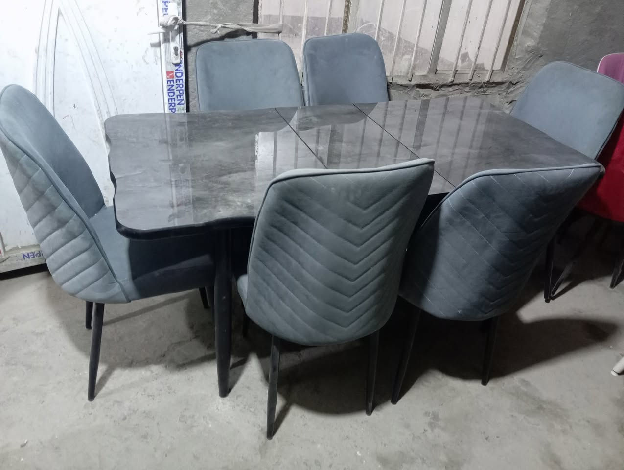 ميز طعام تركي جديد ٦ كراسي سلايت العنوان بابل المدحتيه قرب معهد ستاذ خالد مقابيل المنتزه لاستفسار خاص ***********
