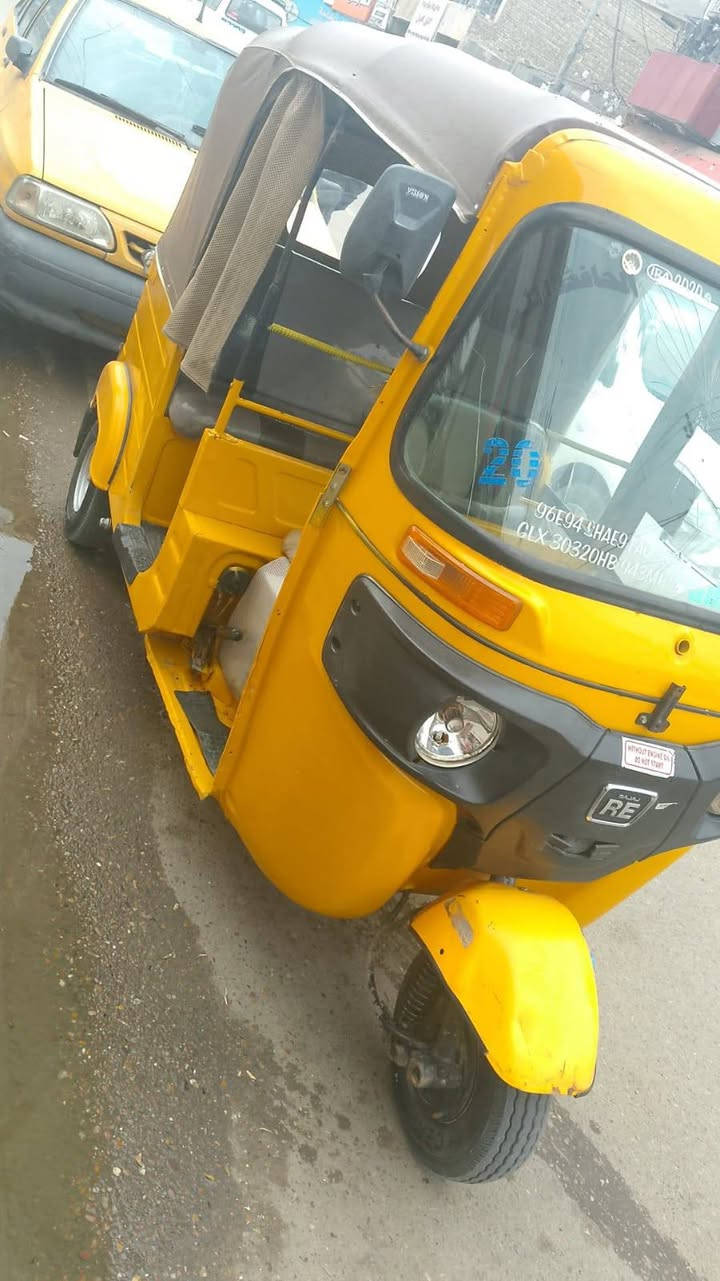 سلام عليكم تكتك البيع موديل 20شهر ال 4تكتك كاملة من كلشي كبل الشارع تخم تاير دوشمة  جديدة مكاني بغداد الدورة الرقم لتواصل ***********
