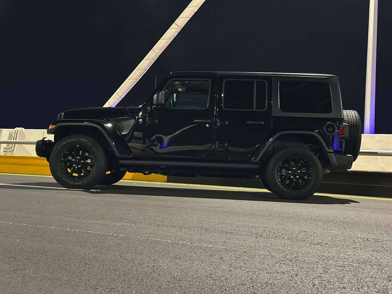 جيب رانكلر مديل 23 دخول جديد  رقم بغداد باسمي و ارد أمريكي فقط بنيد ابدل اصلي بدون صبغ تبريد ابلادي محرك 6 سلندر بانزين المرغوب السياره جديده حته دهنه مال امريكه مناقصها برغي مكاني البصره المطيحه سعرها280ماشيه 20 الف ميل بعده جديده ومناقصه شي رقم الهاتف *********** البصرة, العراق
