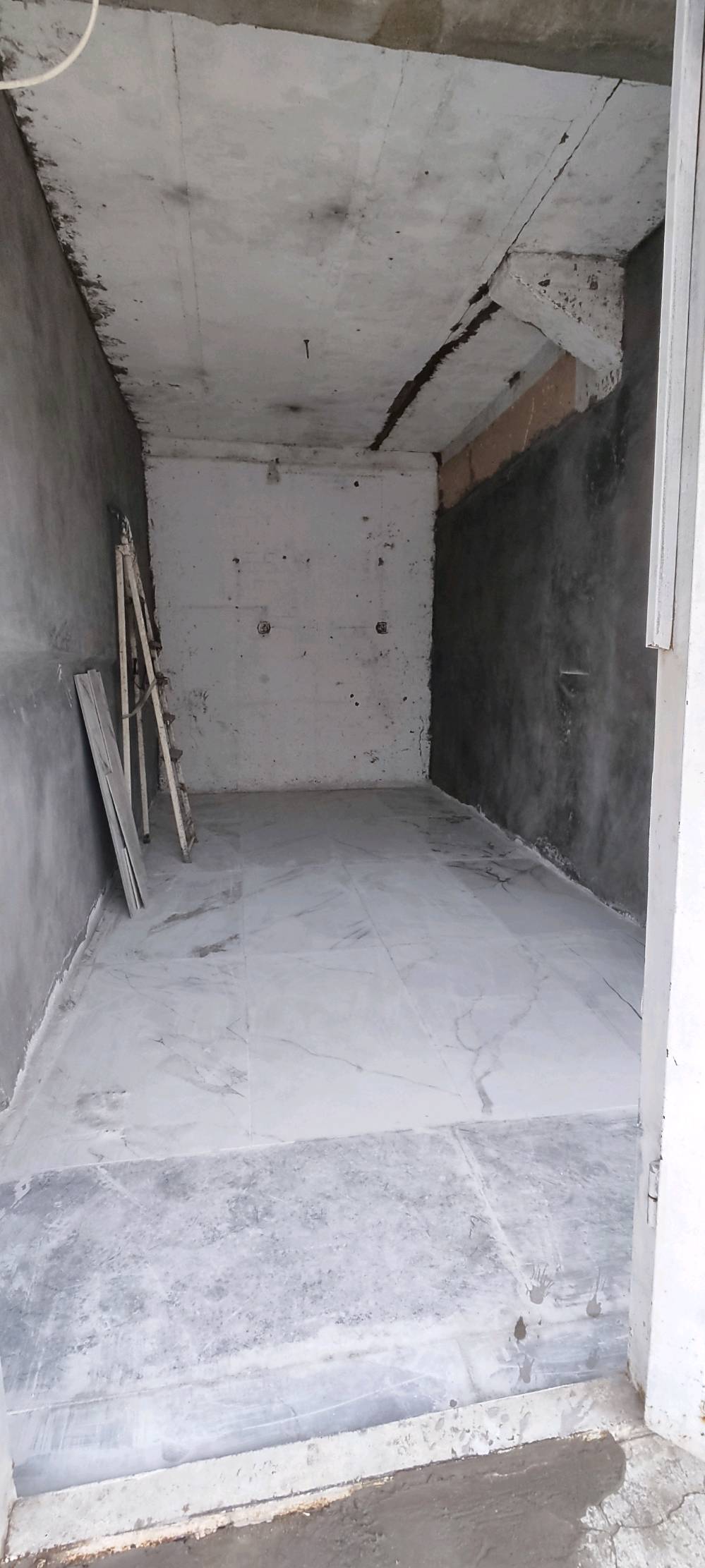 ثلاث محلات للايجار حي المهندسين شارع صيدلية محمد شربة مساحة كل محل 18م