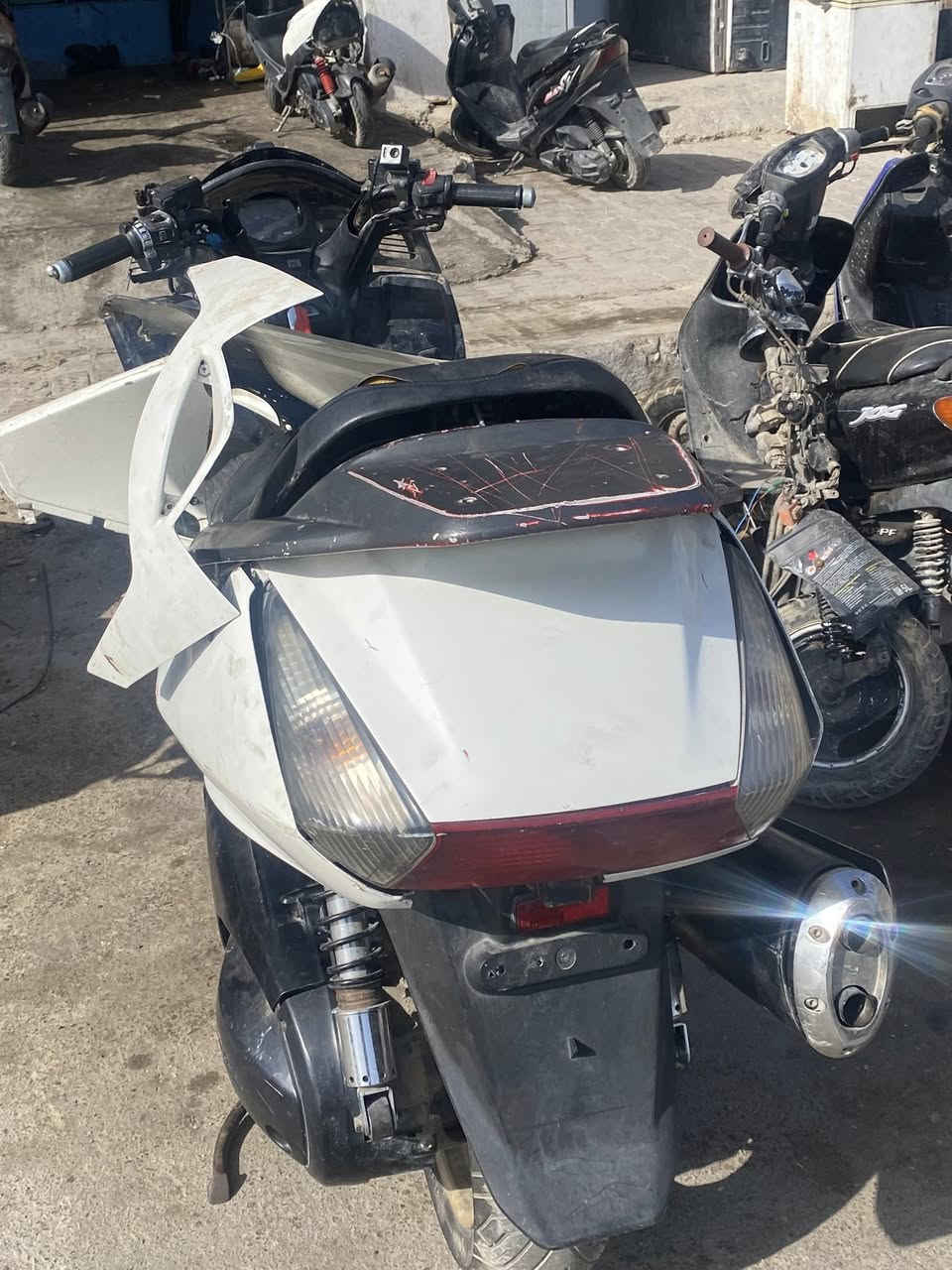 سلام عليكم شباب سلفر ونج ٦٠٠دراجه طافيه ابيع كوم حديد للستفسار ***********
