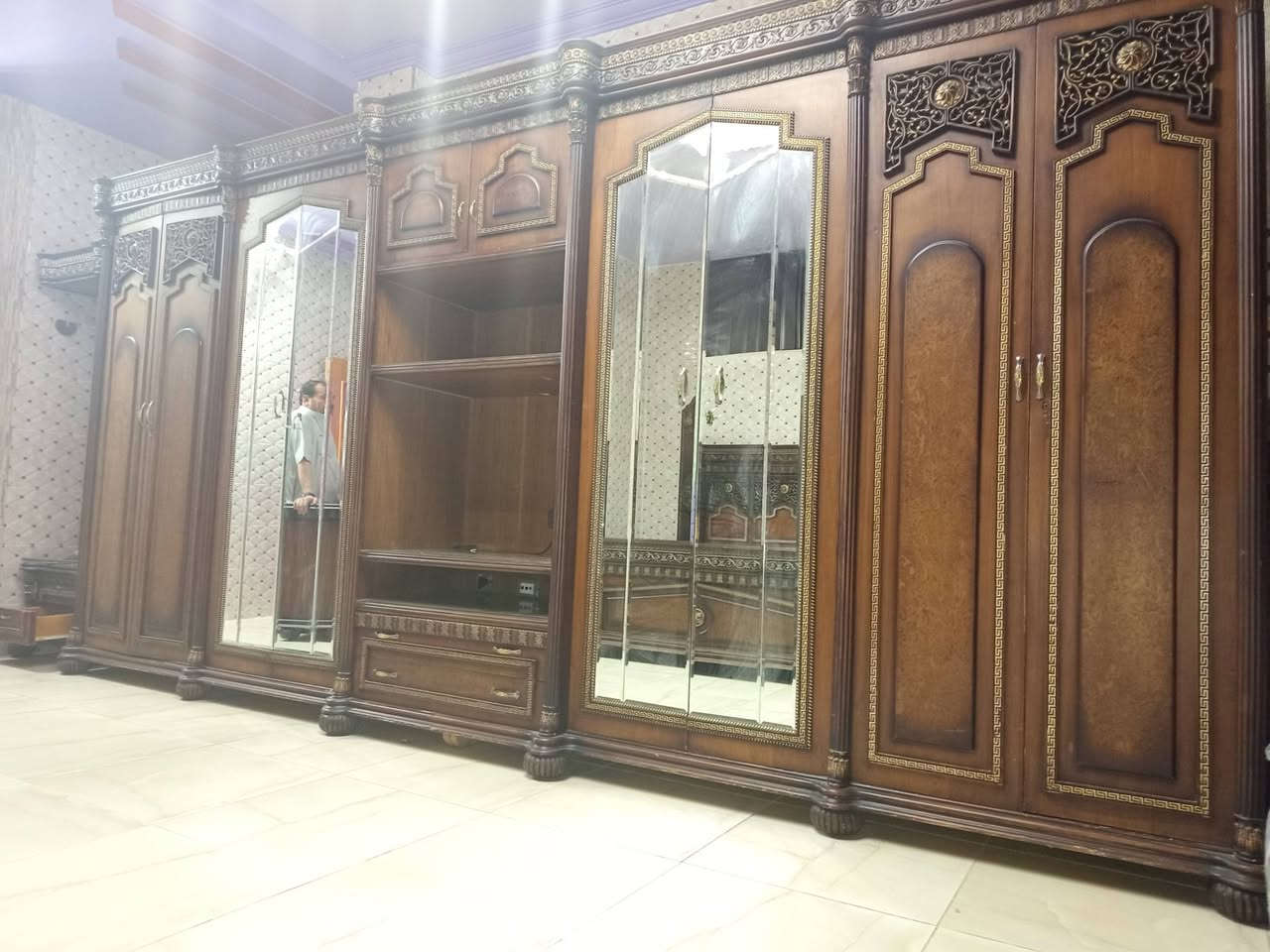 غرفة نوم مسيف عشر بواب  تفصيل مستورد خشب كامل تلبيس قشر طبيعي لاصحاب الفخامة والذوق الرفيع 
ملكي واضحة بالصور معرض شيك ترند عند دوار الأصيل جاهزة للحجز 0930355643


**إذا كنت صاحب هذا الإعلان وتريد حذفه لأي سبب، رجاءا أرسل رسالة إلى الدعم الفني**