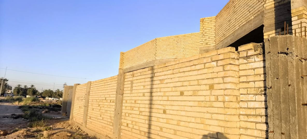 السلام عليكم عدنه بيت ٣٠٠ متر رفت طابوك بي ٣ غرف واستقبال كبير مع صغير قريب ع شارع بغداد كربلاء المكان العوجه صاير بين المطعمين سادس قطعه ***********
