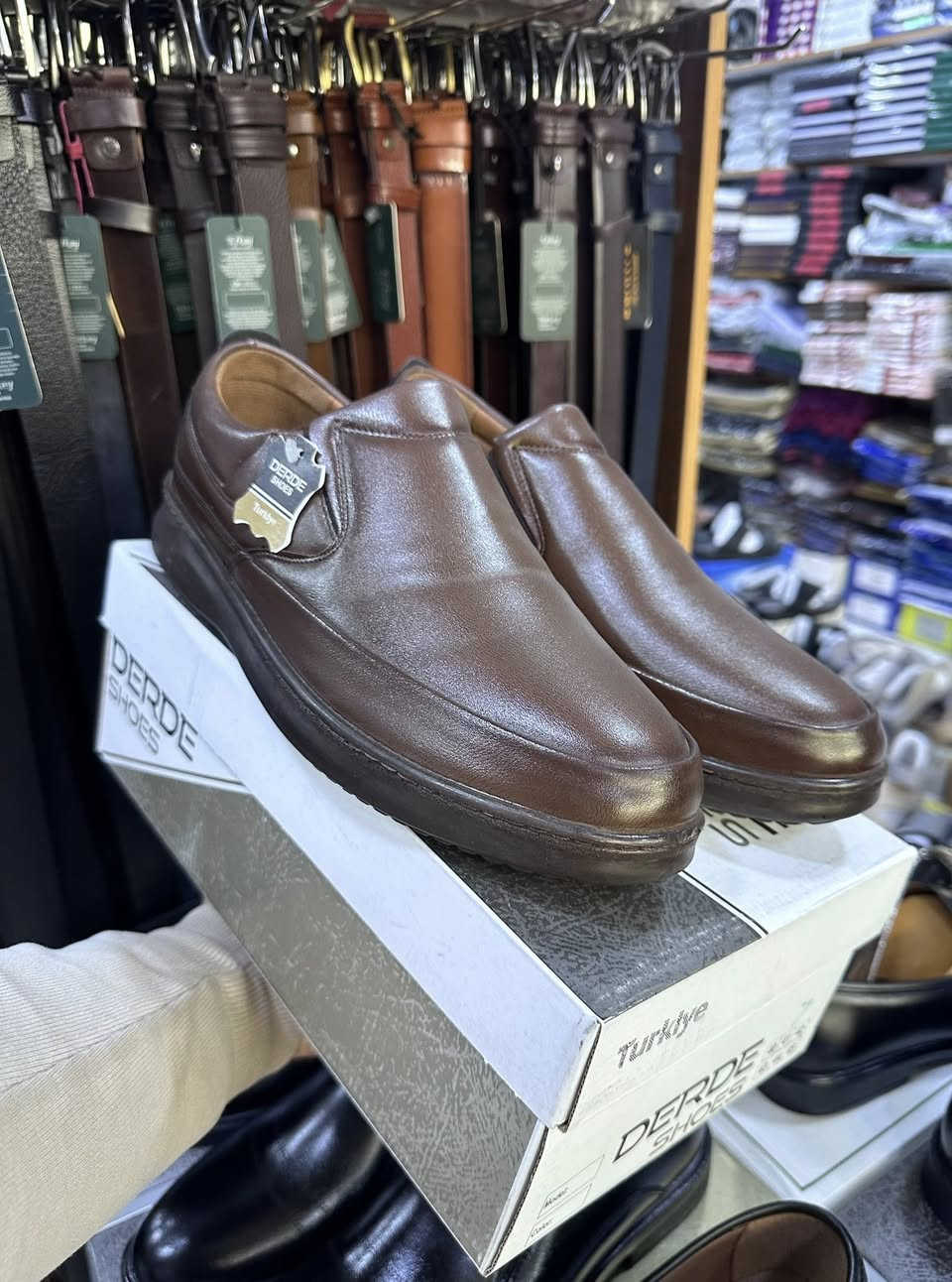 #جديد 💥🌟#محل_الأخوة_للألبسة_الرجالية
🛑حذاء تركي درجة اولى
🛑 تركي المنشأ
🛑طبي خفيف 100‎%‎
🛑القياسات ( 40-41-42-43-44-45)
—————————-—————————
العنوان / طوز - شارع الاطباء - محل الأخوة (محل حجي شريف)
لمزيد :- *********** واتساب
