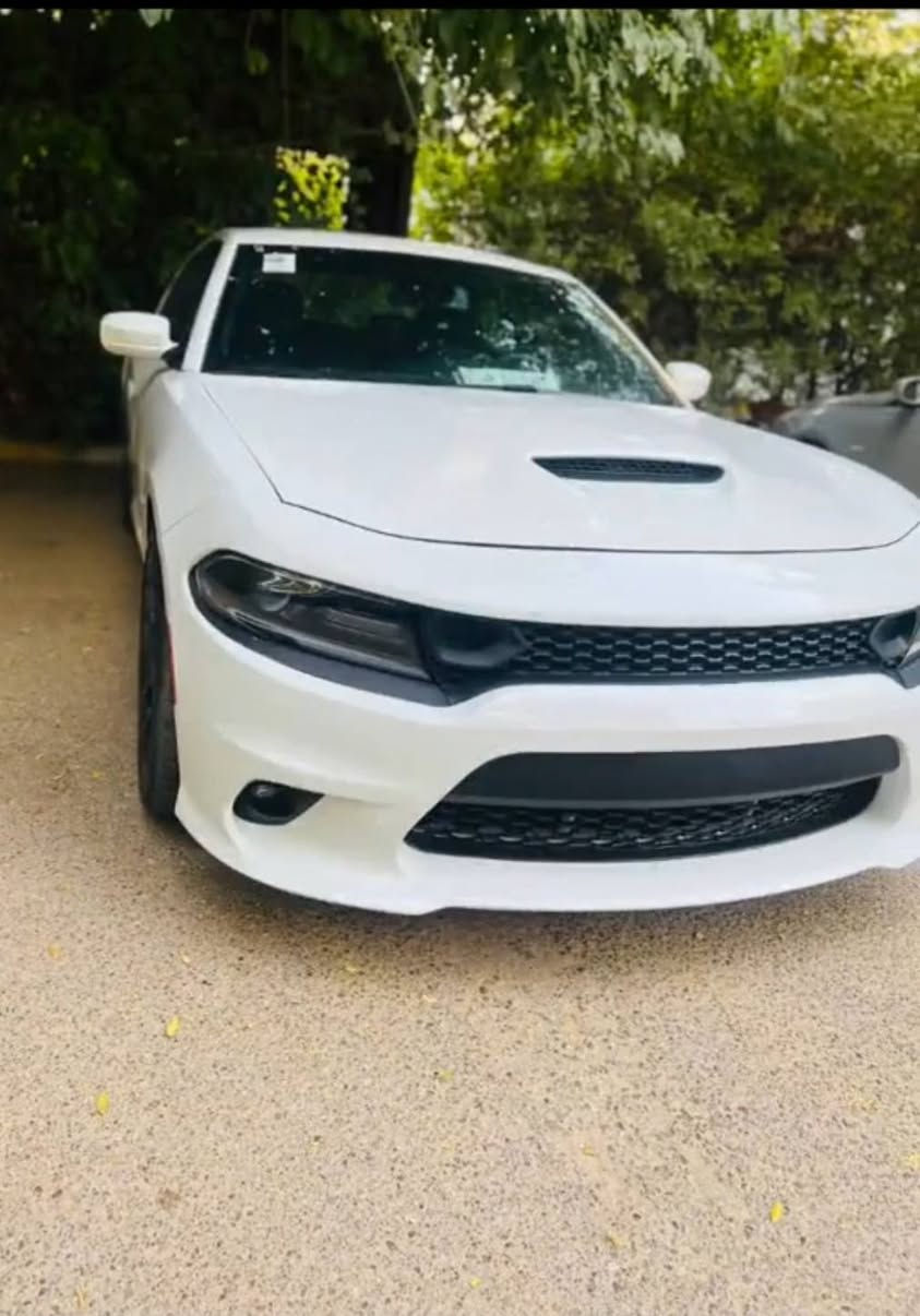 جارجر SRT سكات باك وارد امريكي 
موديل 2021
ماشيه 19الف
مكينه 6.400»8سلندر
فول مواصفات 
فتحه بالقماره
رادار امامي وخلفي وجانبي
كشنات نحله 
تحويل ثاني يوم 
150 وبيه مجال 
***********
***********
