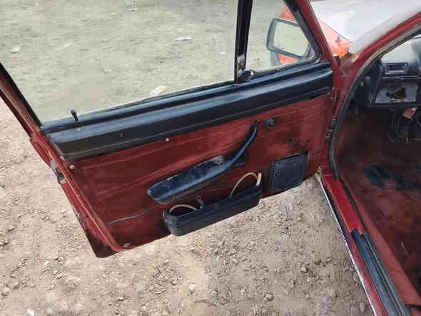 سلام عليكم برازيلي موديل ٨٥ بلاديه كير مكينه نضاف بخار قليل بدون تنقيص مابيه خياسات سياره مال داخل مرتبه مكان سياره واسط السعر 12!وبيه مجال 
بدون تحويل     وواذا كو مراوس بيجو بدون تحويل سايبه ***********
