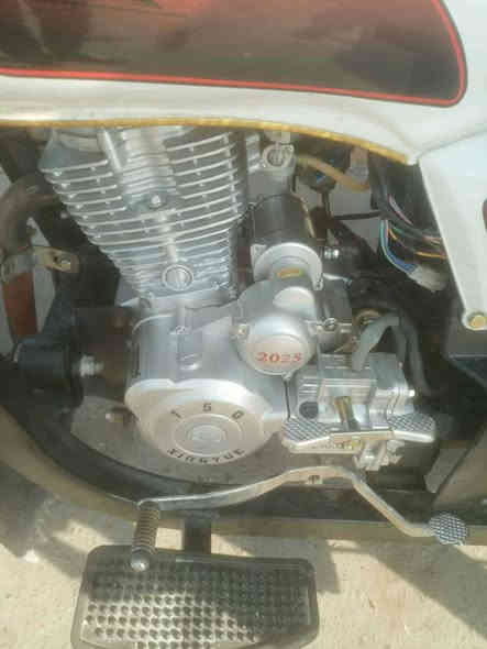 ستوتة موديل 2024 والمكينه موديل 2025 جاهزه ما بيها أي نقص أوراقها أصولية وكاملة سعرها 2400 مكاني بغداد المحموديه رقمي *********** بيه واتساب
