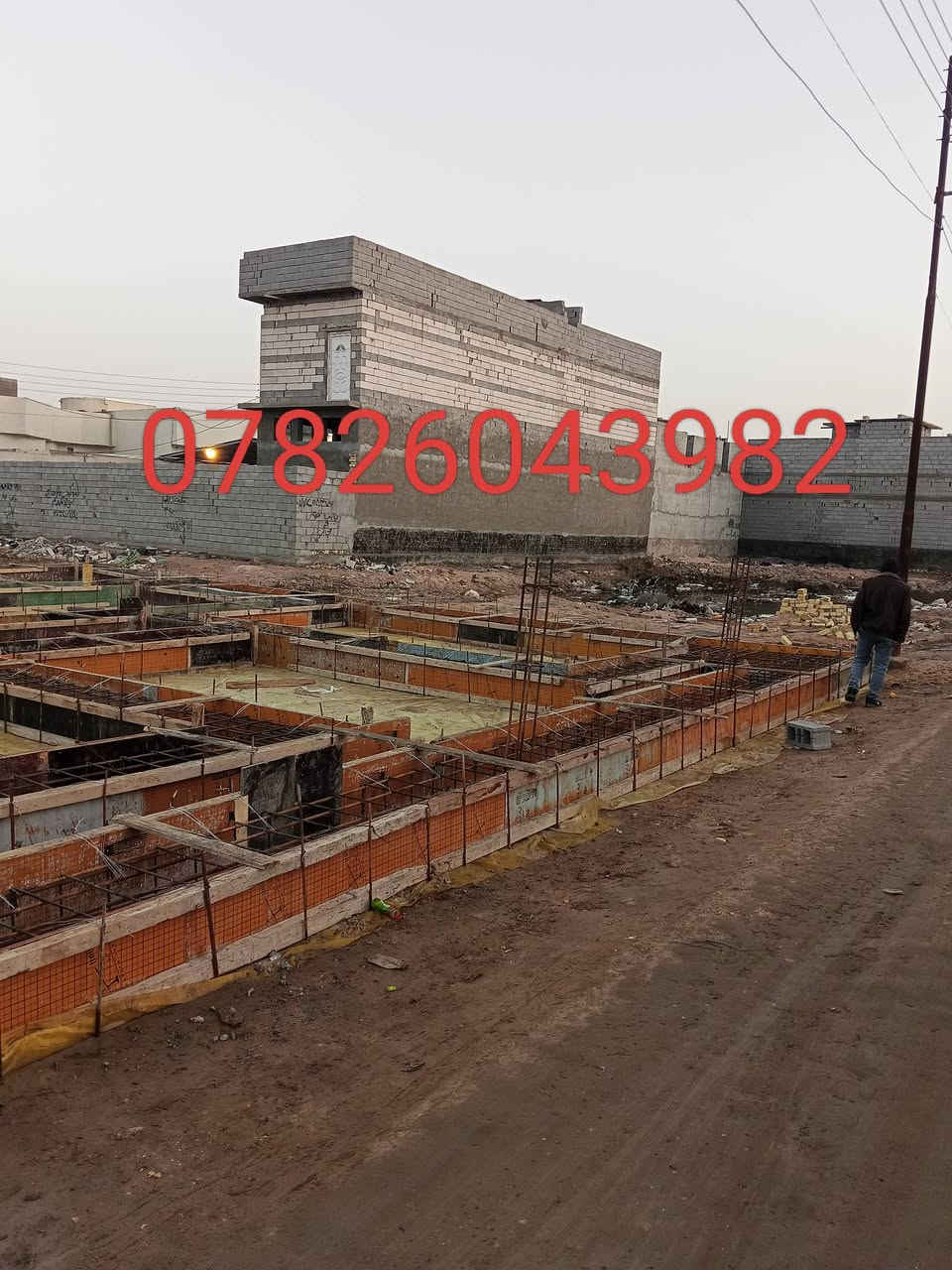 تم بفضل الله تعالى وبركاته صب أساس مساحته 250 متر في الجزيرة زين العابدين والتوفيق  للجميع ان شاء الله اخوكم احمد النجار لجميع اعمال النجاره والتسليح والصب عمل او كرسته وعمل ***********
