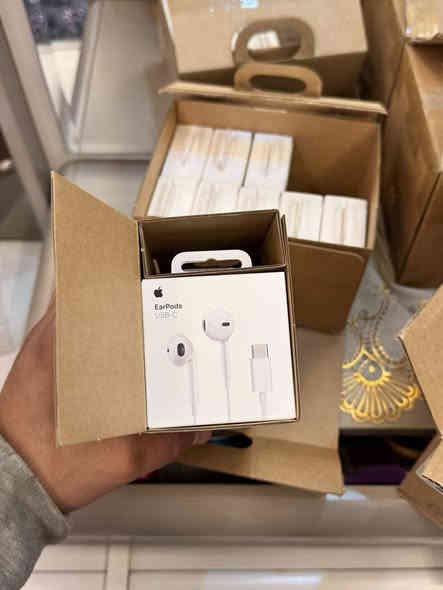 السلام عليكم عندي بلك اصلي ماستر شرط باركود دكه 
وسماعه هم ماستر شرط سماعه من 12 ال14  برو ماكس ال17 كله
اصلي ماستر دبي شرط على الفحص 
كيبل اصلي ماستر من11 ال16 برر ماكس ماستر كله 
الهاتف *********** مكاني بغداد 
بلك سعره 25 الف قفل ماستر بل محللات ب35 يبعونه 
السماعة من ال11 ال14 برر ماكس على 22 الف 
والسماعه من 15 برو ماكس ال17 25 الف يبعونه حته ب40
كيبل 20 الف ماستر كله ماستر بيهن ضمان اسعار جمالة
