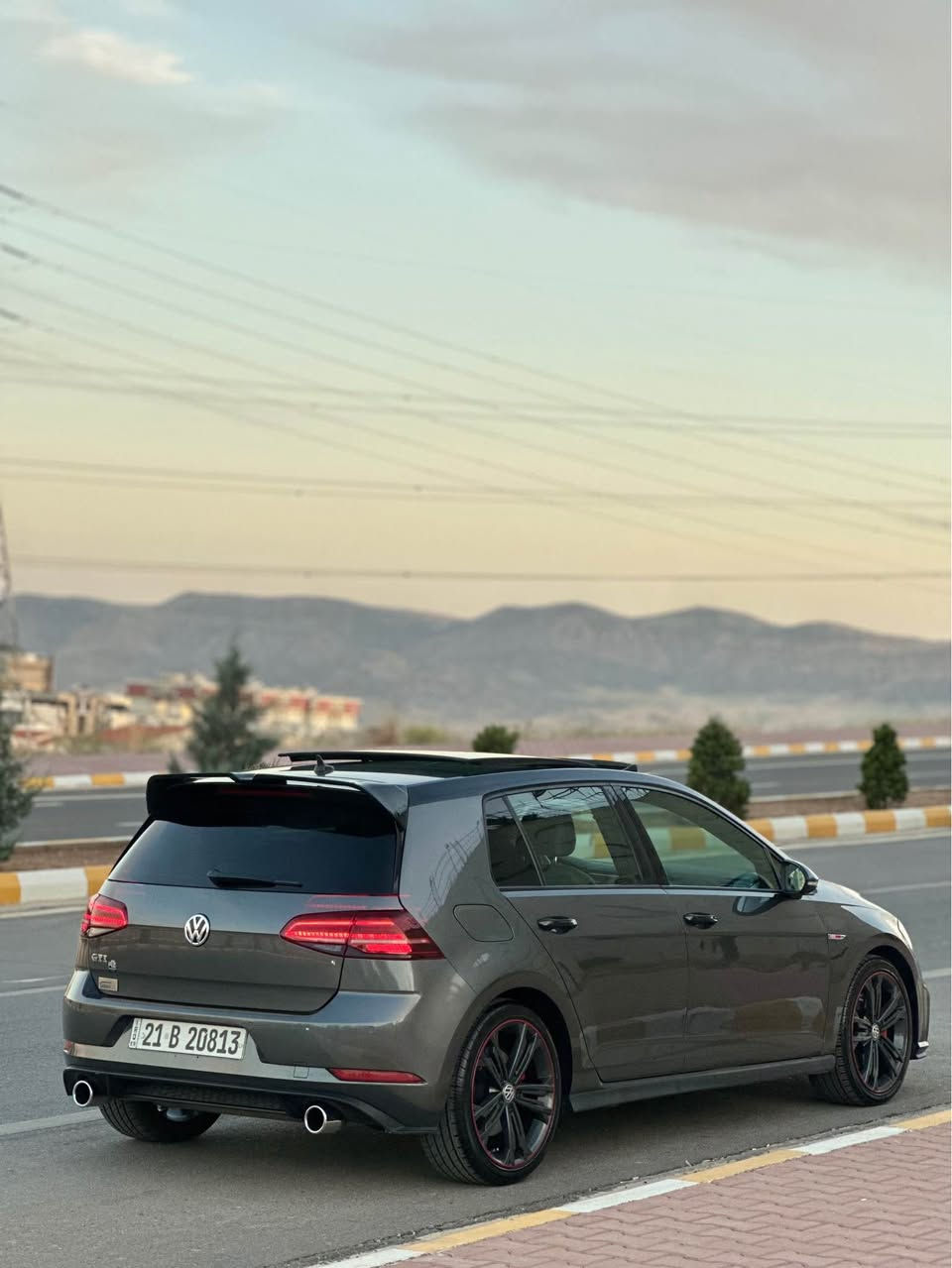 سەرەتا بەناوی خوا
  
گۆلف GTI 2018

سفری شەریکەی صباح
مەکینە ٢٠ تۆربۆ 
مواسەفات فول فول 
گێچی دیجیتاڵ 
بەسمە
پانۆراما 
کوشن جلد 
ڕادار 
خەتی جادە 
شاشە گەورە 
کامێرا  
کوشن هیتەر 
دەگا بەسمە 
دەبڵ گێڕ عادی
بلاجکتۆر 
لایت عەدەسە 
لایت ئۆتۆ
ئۆتۆ ستۆپ 
تحدید سرعە
‏‎سوكان ڤۆلیۆم و ئاوێنە ھیتەر
‏‎حەساسی دواوە
‏‎
 سەیارەکە کلین تایتڵ بێ بۆیاخ 
٢ پەڵە ساردی بچووکی هەیە 
٢ پەڵە بچوک جەلاتینەکەی هەڵی یاوە 

‏‎گێڕ و مەكینە بێعەیب 
تەقەوڕەقەی نیە 
بەردی سالۆنسا و کارەبایات و گێڕ و مەکینە بەشەرت نەکراوە تەوە  
سەنەوی تا ٢٠٣٠ تازەیە 
ناونيشان سليماني
نرخ ١٦٠ وەرقە و ماجل کەم 
ژمارە تەلەفون/  ١٨١٨ ١٩٨ ٠٧٧٠ 📞 السليمانية, العراق
