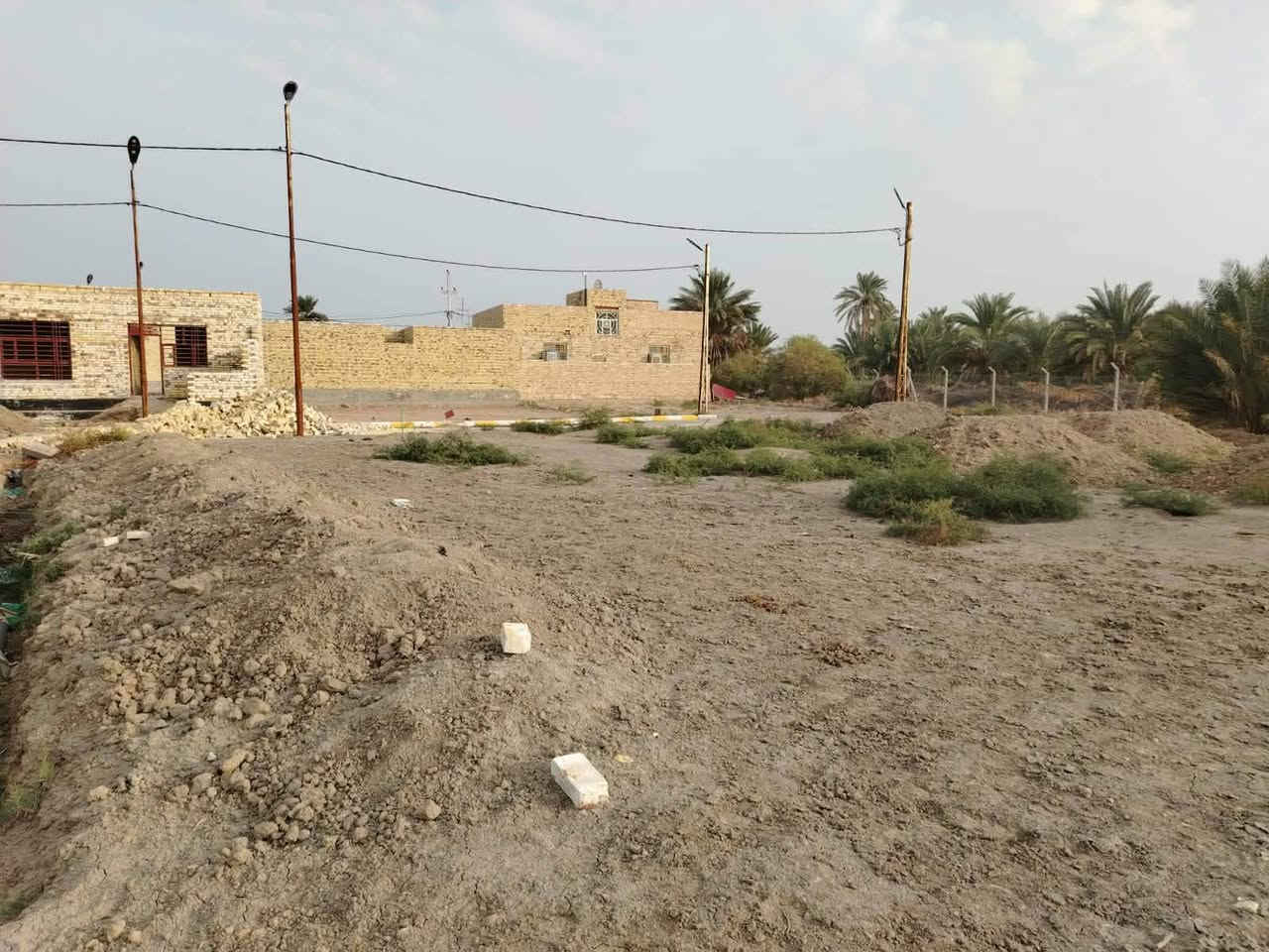 السلام عليكم ورحمة الله وبركاتة
عرصه للبيع مجمع السيد عتاو بالبدايه اول فرع  ركن مساحتها 200متر واجهة 10ونزال 20مدفونه وجاهزه للبناء تشمل كافة الخدمات ماء كهرباء انارة تبليط مداور سند 25يدخل اسمك بالطابو
سعره 12قفل بدون اي عملة

للأستفسار الاتصال ***********
