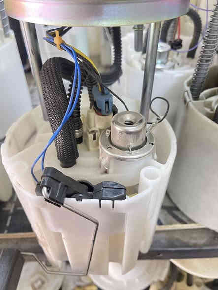 السلام عليكم متوفر قاعده فيت بم 
شوفرليت سوبر بان 1500
 و جمسي يوكن 1500 
 كاديلاك سكاليد EXT 
موديل 2009-2014 
قطعه اصلي من شركة امريكي 
نظافة 100% 
عنواني واسط كوت توصيل متوفر سعر القطعه ٧٥ الف 
***********-***********
