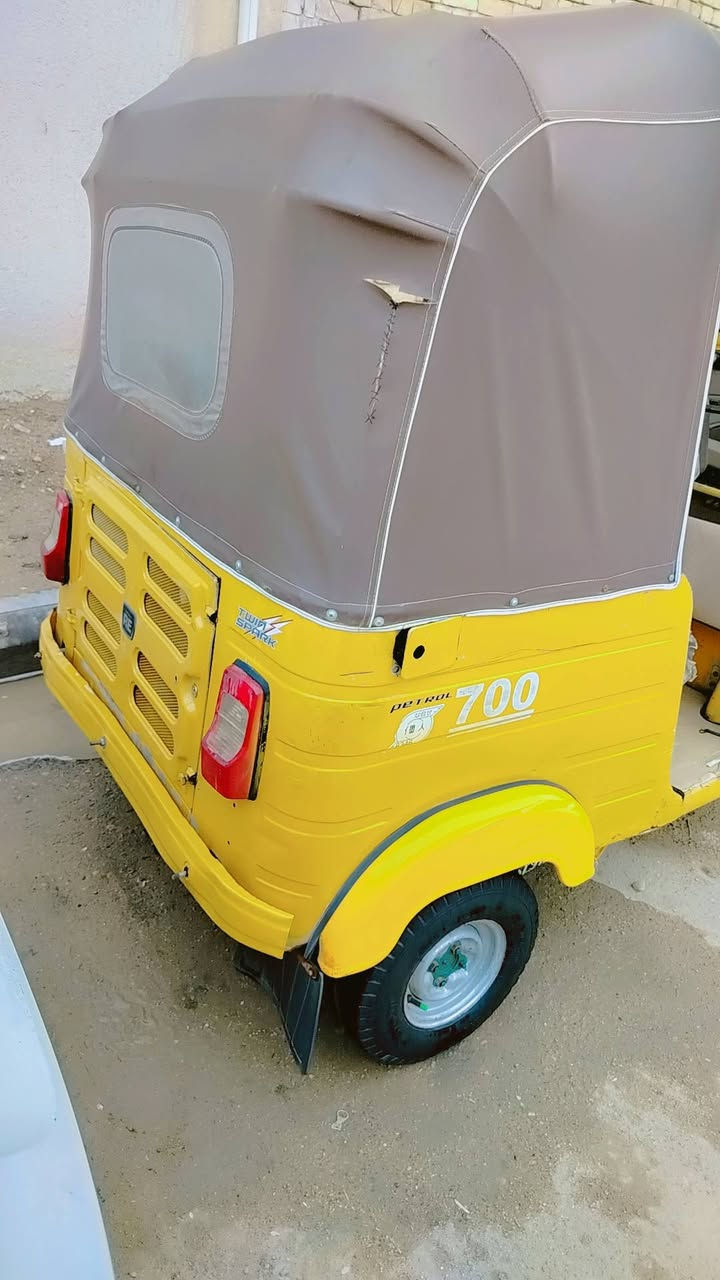 تكتك موديل 19 طابه بل20 اوراق بأسمي مداور ثاني يوم بأسمك وكيلها شاكر ابو المجر عوزها شرك المكينه طالبه كرنك بسعر 4750 بيها بارد بلغد تم تخفيض السعر بيع مستعجل العنوان نهاوند العمارة واتساب علرقم ***********
