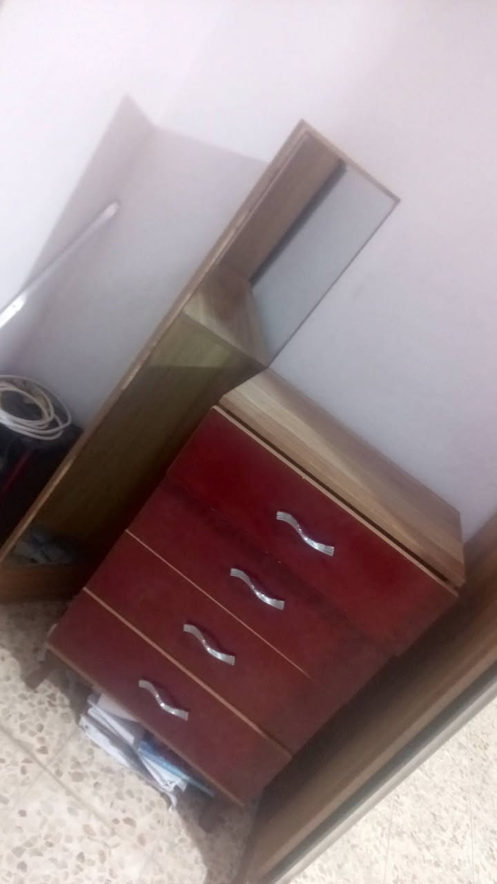 غرفة بسعر مناسب  بيها شوية اضرار


**إذا كنت صاحب هذا الإعلان وتريد حذفه لأي سبب، رجاءا أرسل رسالة إلى الدعم الفني**