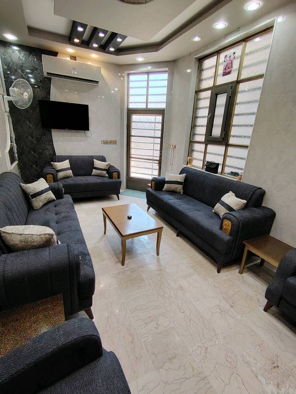 اللهم صلِ علىٰ محمد وآل محمد 
السلام عليكم
🏠الدار للبيع المساحة 100متر طابقين الواجهة 5م والنزال 20م
-الشارع بعرض 15 متر

🌏الموقع النجف حي الجامعة منطقة ال 28 قرب مدرسة الرفاه🏫.

يتكون الدار من :
   3️⃣ غرف نوم
و 3️⃣ صحيات داخلية وخارجة

يتكون:
الطابق الأرضي من استقبال وصالة ومطبخ وغرفة وصحيات داخلية وخارجية
والطابق الاول غرفتين وصالة وصحيات
والطابق الثاني بيتونة وسطحين

للأستفسار الأتصال📞: 
(***********) اتصال☎️ او واتساب📲