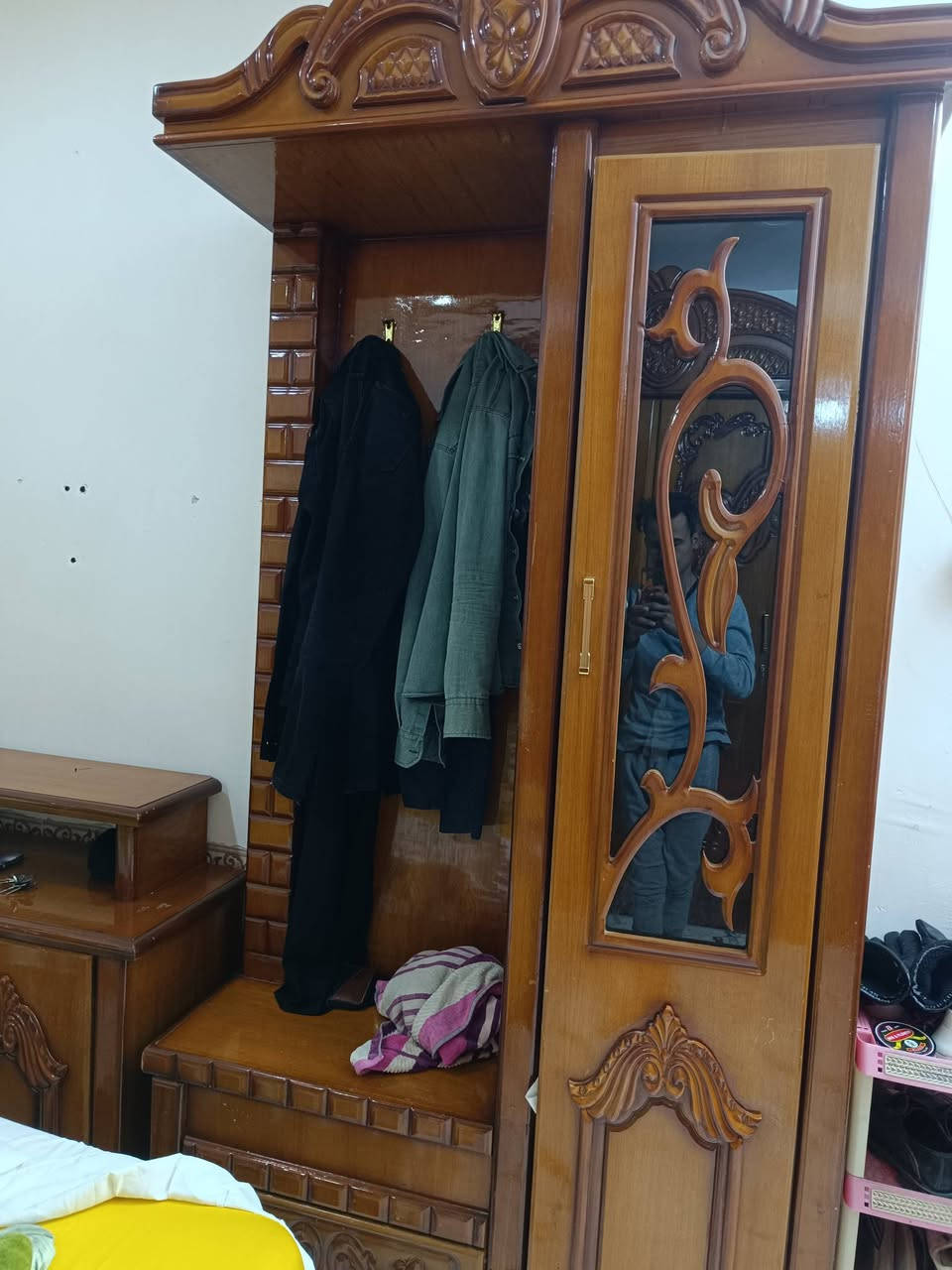 يالله سلام عليكم غرفه للبيع
كامله ونضيفه ما ناقصه شي
كنتور ابو 6
جربايه 
دوشك مال جربايه 
ميز مرايه 
كومديات مال جربايه 
ميز شاشه 
زاويه 
غرفه كامله ونضيفه 
صاج اصلي الثقيل 
سعره 750
عنوان قضاء الغراف 
شراي اتصال عل رقم 
***********
