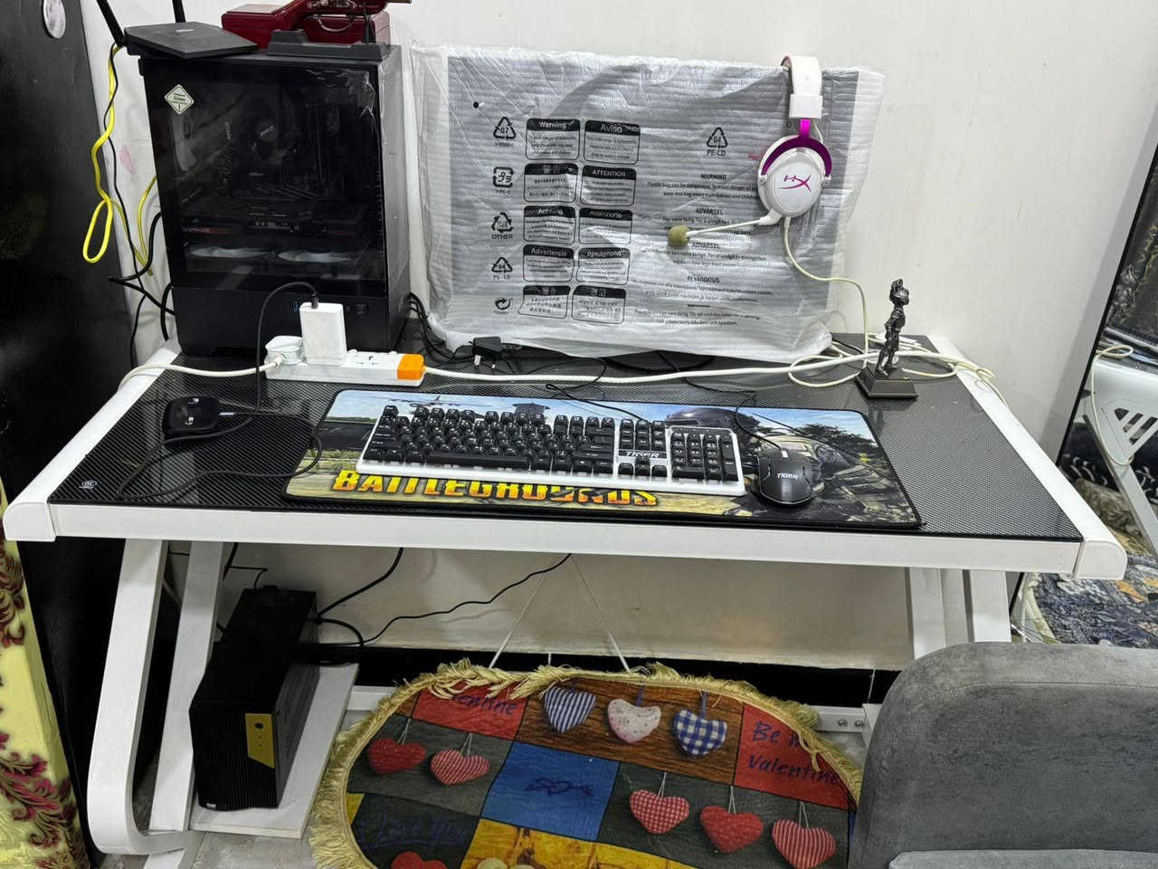 السلام عليكم شباب➡️
حاسبه كيمنك للبيع مستعمل لمده 3 اشهر بسبب البيع محتاج فلوس الحاسبه كلشي مابيها نظيفه فول جهزتها من شارع الصناعه كامله مكمله بس شغل واللعب 
الملحقات والمواصفات موضحه بالصوره المرفقه ويه الصور 
1ـ شاشه 2K  فريم 120
2 ـ كيس 
3 سماعه هايبركس كود 2
4 ميز كيمنك نشره الوان بي
5 كرسي اصلي كيمنك جلد مساج
6 ماوس وكيبورد 
رقمي للاتصال والاستفسار *********** بي واتساب متواجد 24 ساعه
يوجد توصيل🚗🚚
