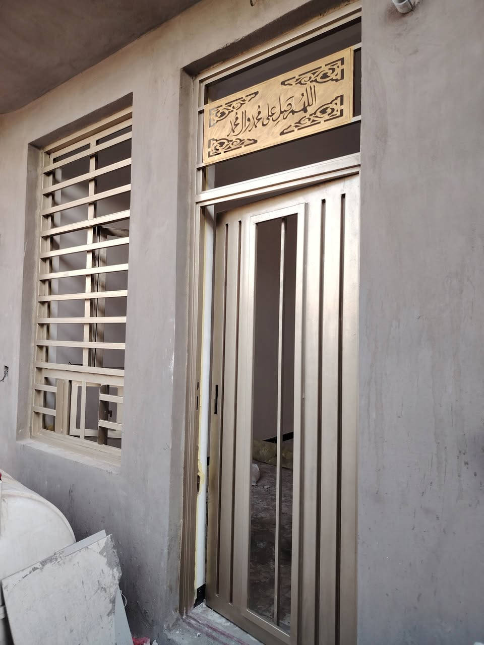 سلام عليكم صبغ تنضيف شبابيك درجه اولى لاستفسار خاص واتساب ***********
