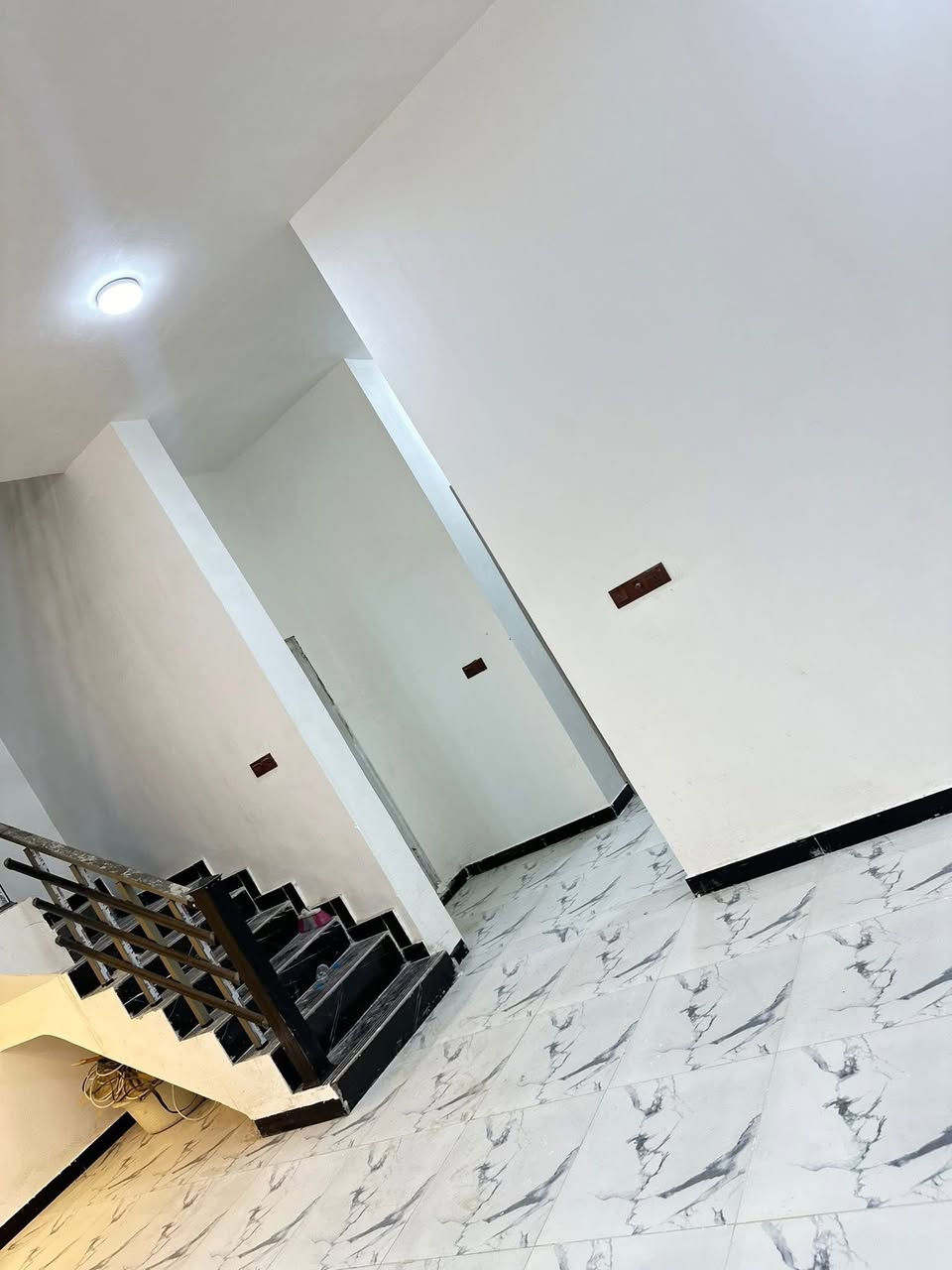 الدار للايجار ٢٠٠متر غرفتين وصالات ٢ ومطبخ وصحيات وطارمه العنوان التقيه الثالثه مجمع الروان للاستفسار ***********
